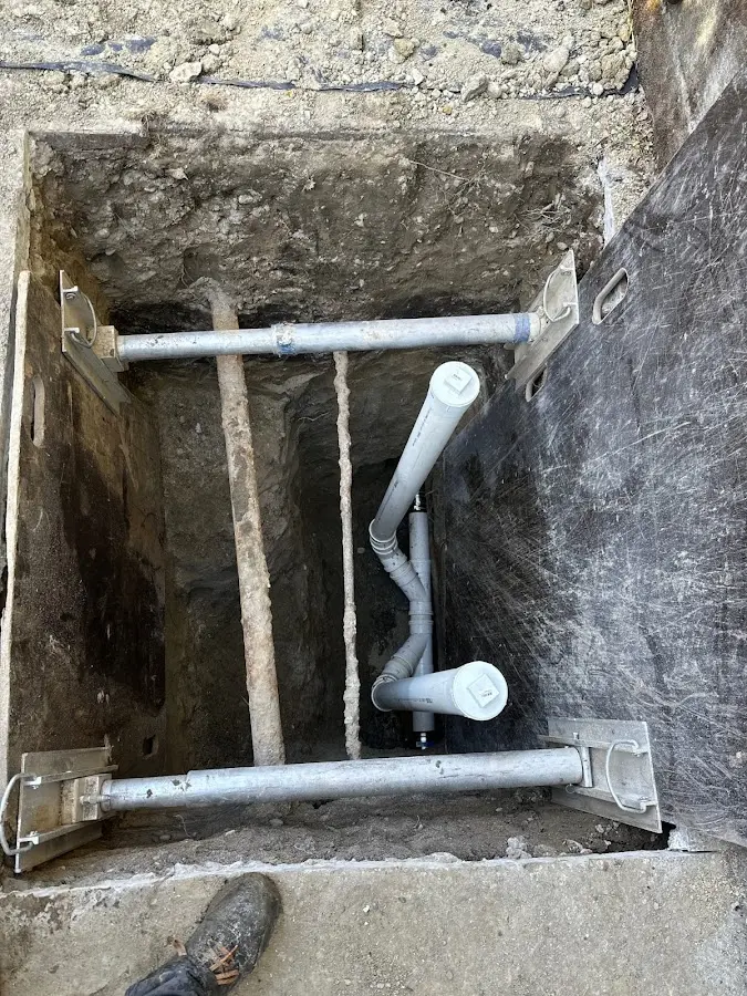 Experienced plumber completing Drain Cleaning work in Des Moines
